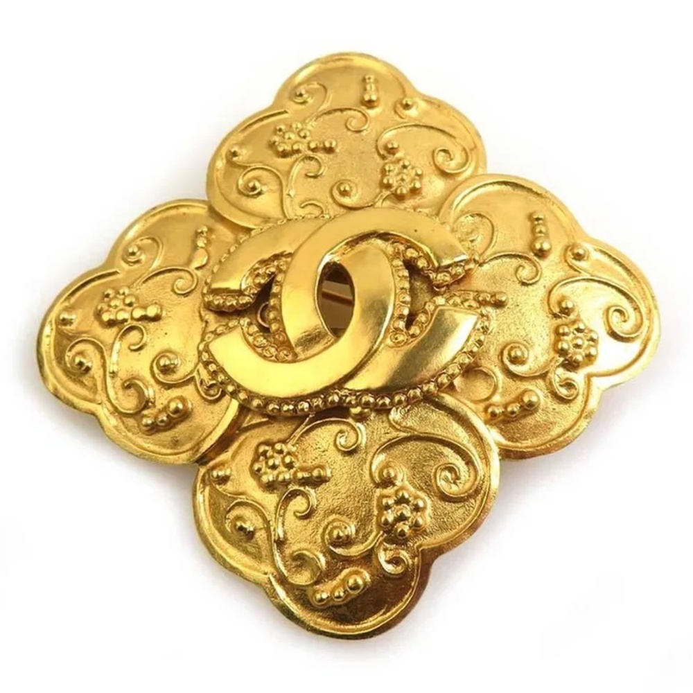 Chanel 96A Vintage Gold Brooch - RARE & in pristine condition!
